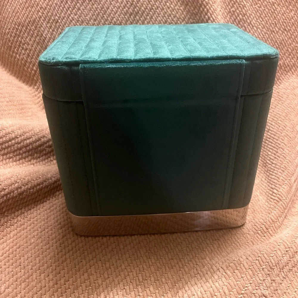 La Mer Green Jewelry‎ Organizer with Metal Clasp